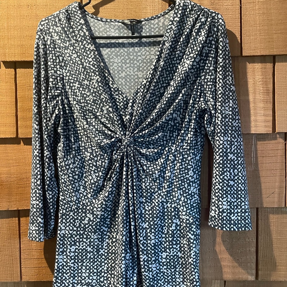 Daisy Fuentes Gray and White Patterned Top